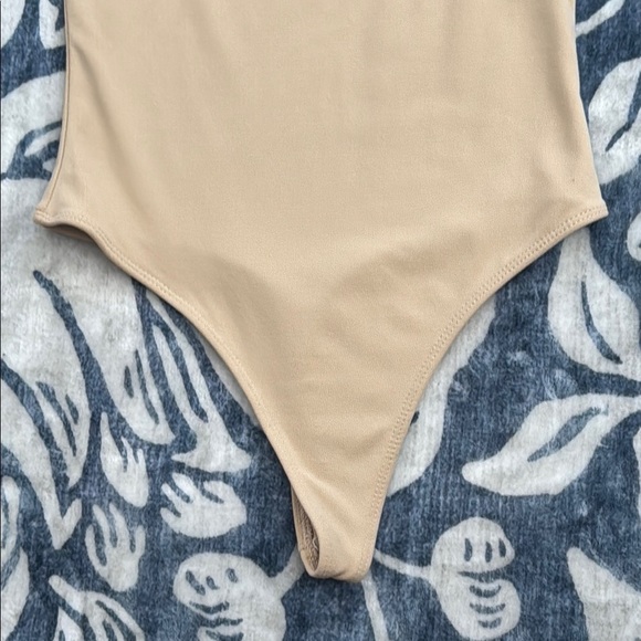 Babaton Tan Bodysuit XS square neck - Picture 4 of 6